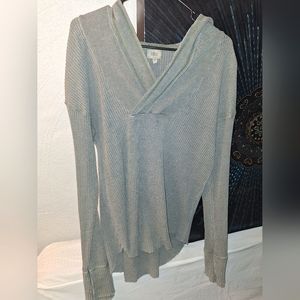 Long sleeve BKE shirt.